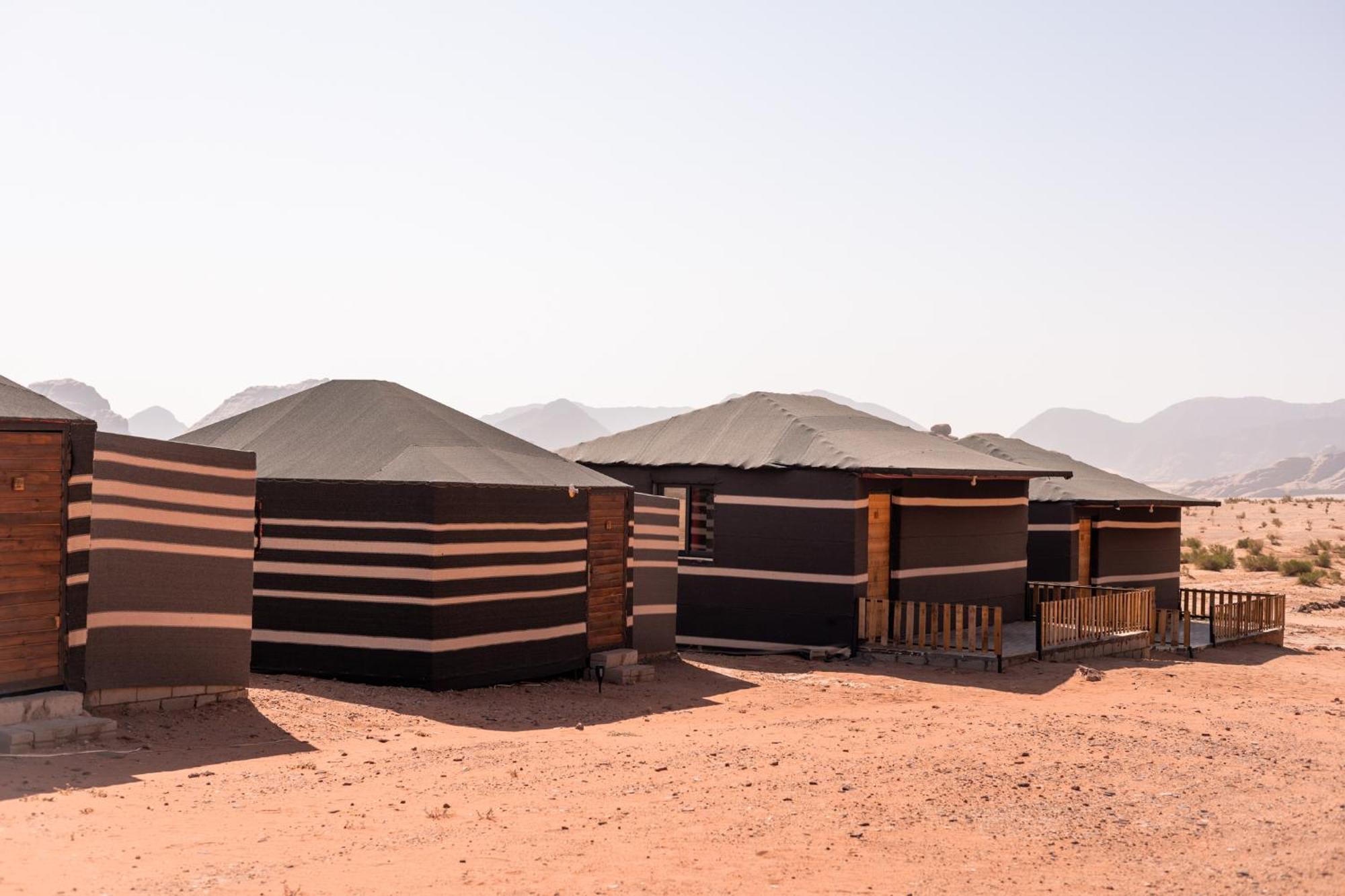 Beduin Star Trail Camp Bed and Breakfast Wadi Rum Eksteriør billede