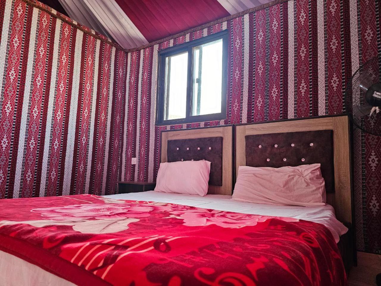 Beduin Star Trail Camp Bed and Breakfast Wadi Rum Eksteriør billede