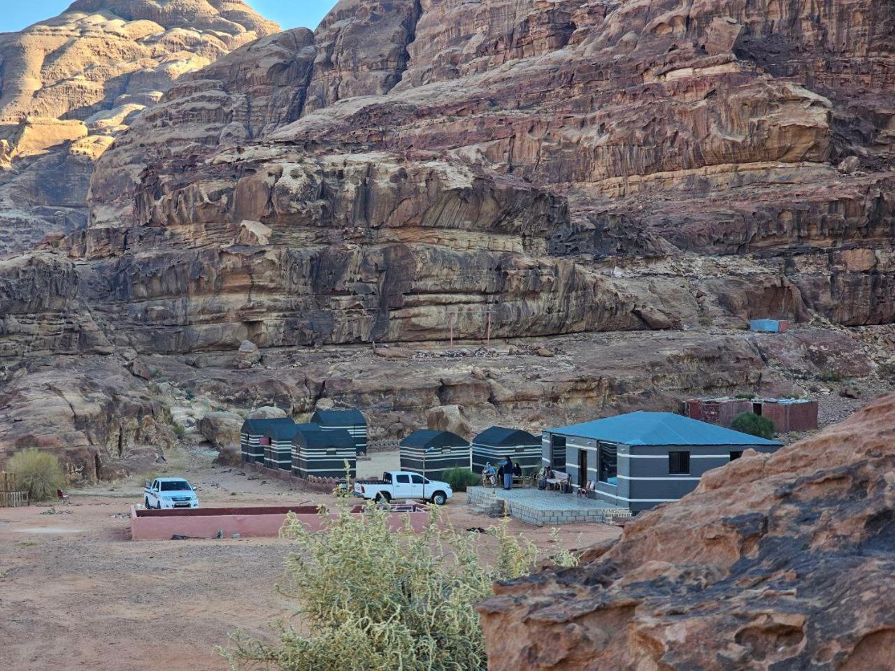 Beduin Star Trail Camp Bed and Breakfast Wadi Rum Eksteriør billede