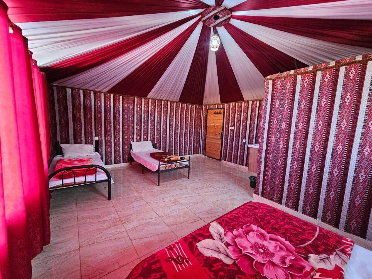 Beduin Star Trail Camp Bed and Breakfast Wadi Rum Eksteriør billede