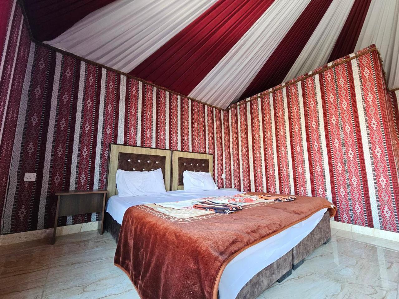 Beduin Star Trail Camp Bed and Breakfast Wadi Rum Eksteriør billede