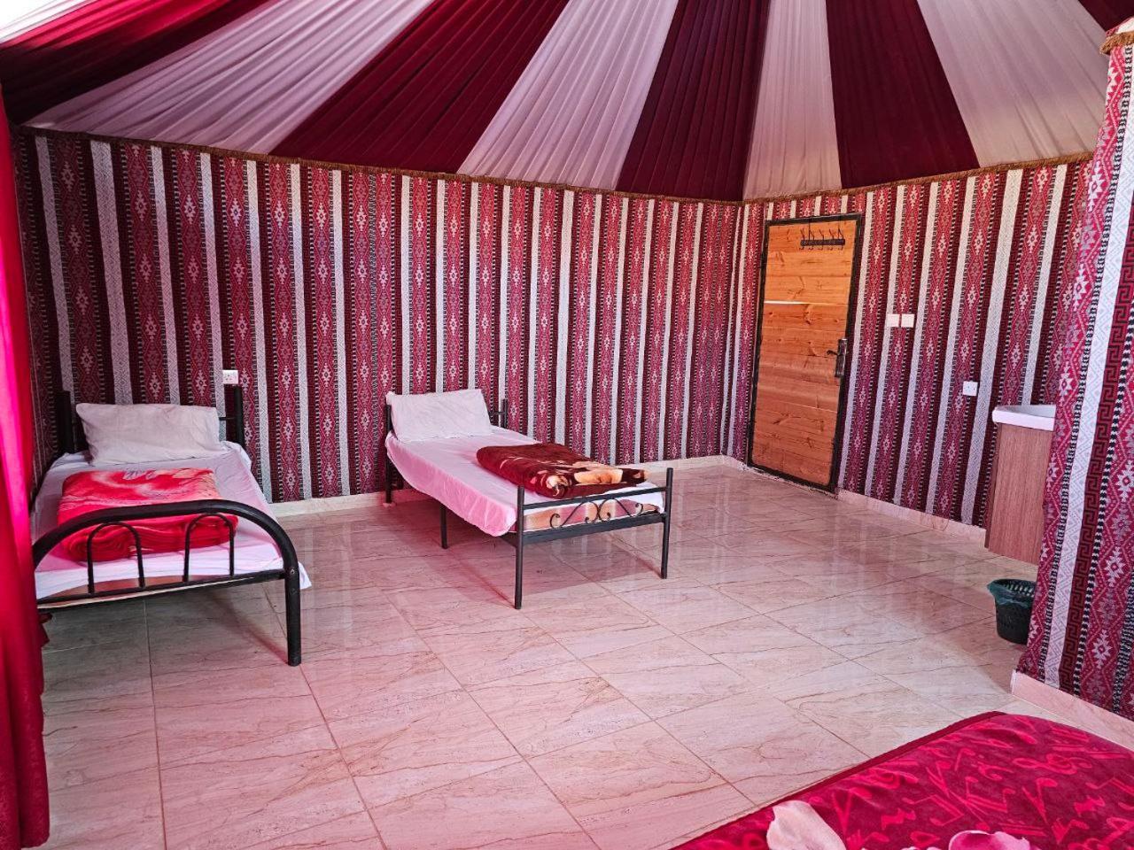 Beduin Star Trail Camp Bed and Breakfast Wadi Rum Eksteriør billede