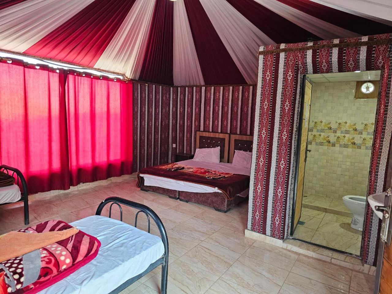 Beduin Star Trail Camp Bed and Breakfast Wadi Rum Eksteriør billede