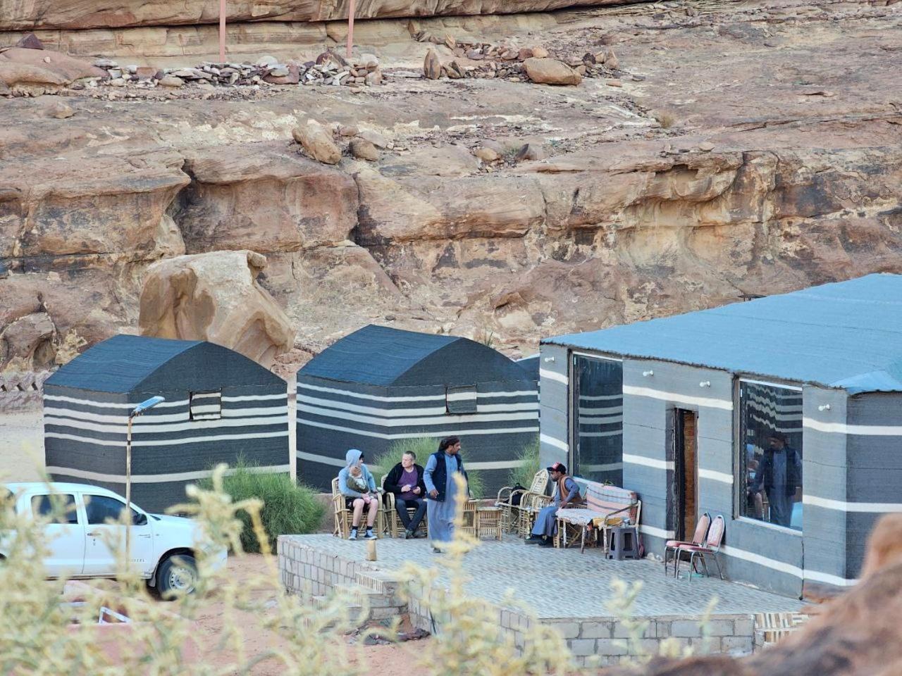 Beduin Star Trail Camp Bed and Breakfast Wadi Rum Eksteriør billede