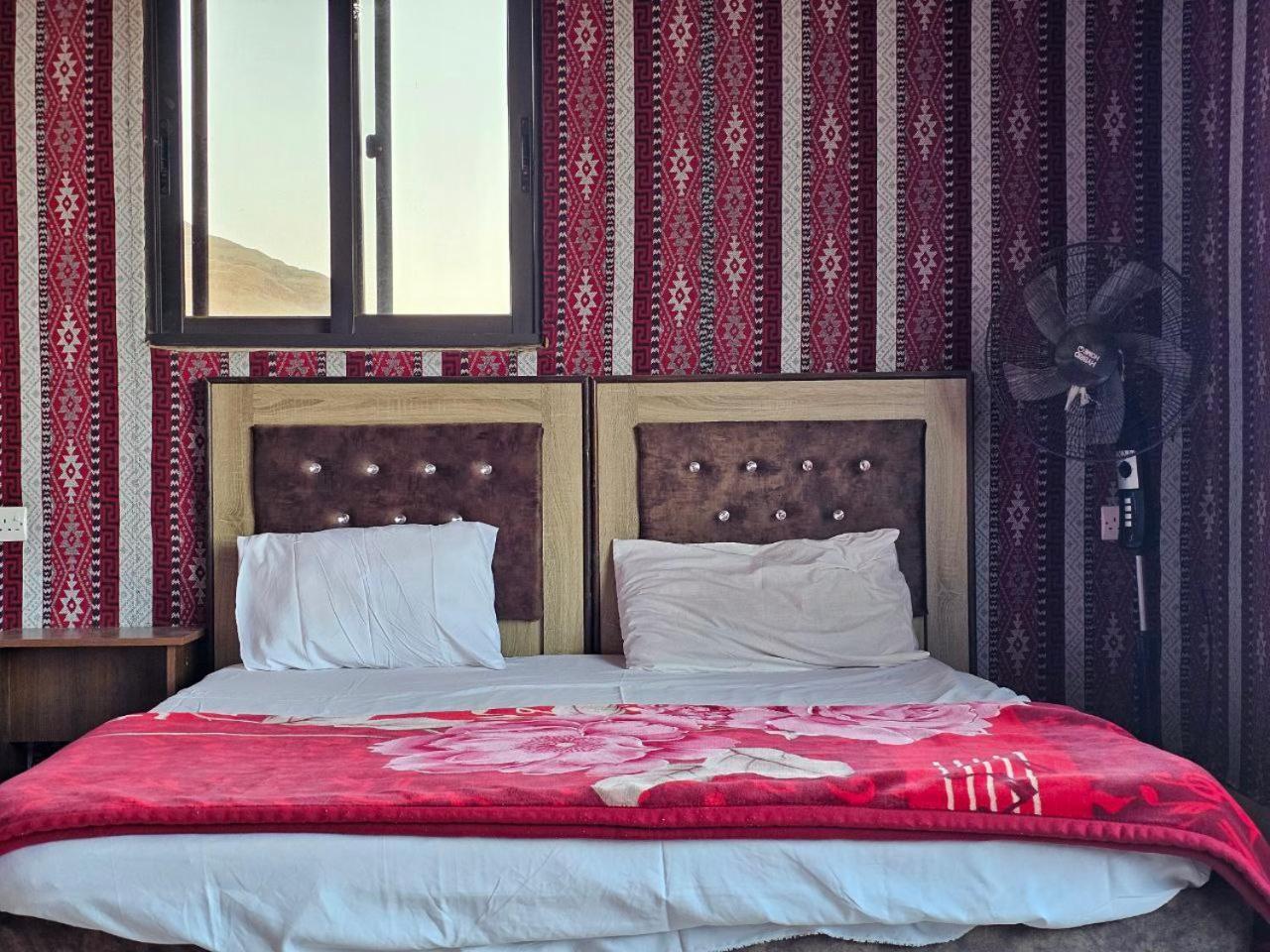 Beduin Star Trail Camp Bed and Breakfast Wadi Rum Eksteriør billede