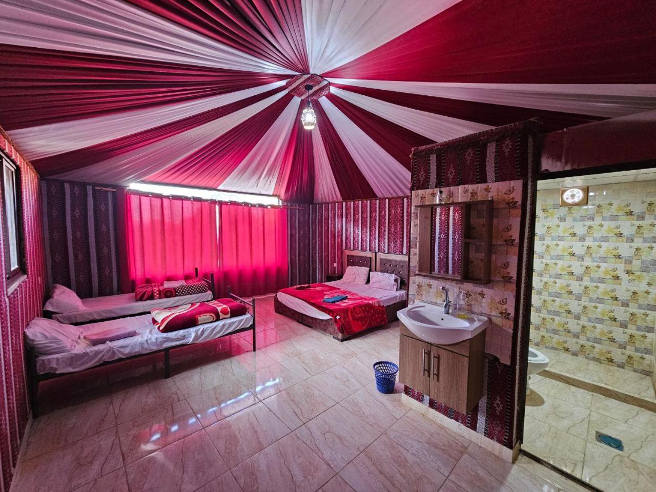 Beduin Star Trail Camp Bed and Breakfast Wadi Rum Eksteriør billede