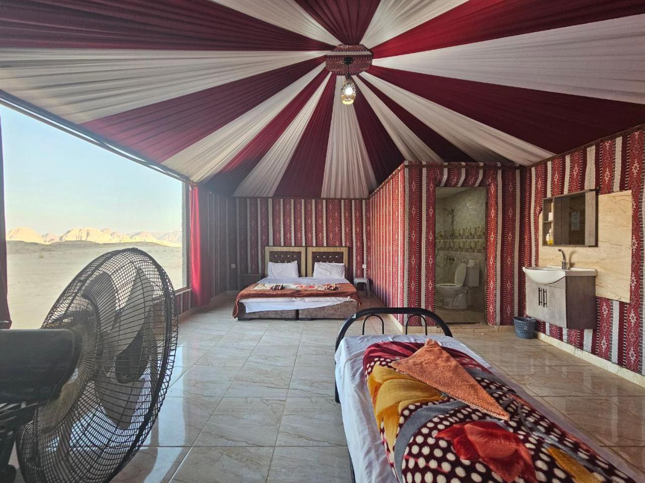 Beduin Star Trail Camp Bed and Breakfast Wadi Rum Eksteriør billede
