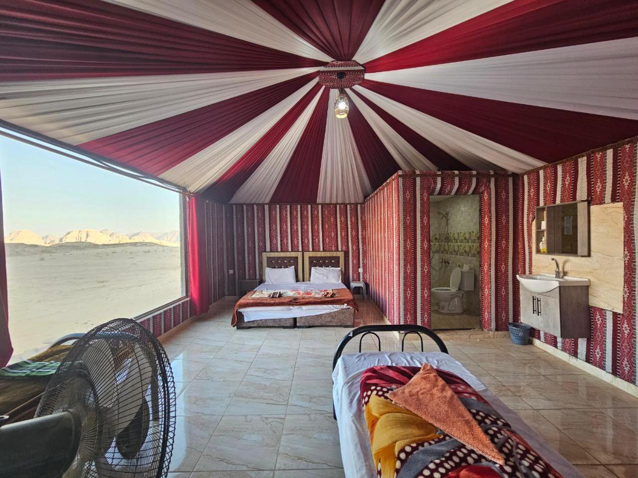 Beduin Star Trail Camp Bed and Breakfast Wadi Rum Eksteriør billede
