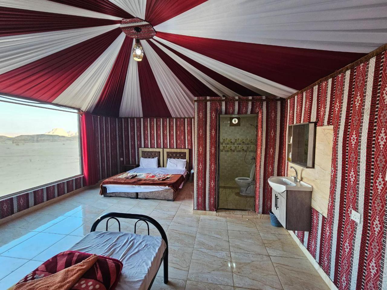 Beduin Star Trail Camp Bed and Breakfast Wadi Rum Eksteriør billede