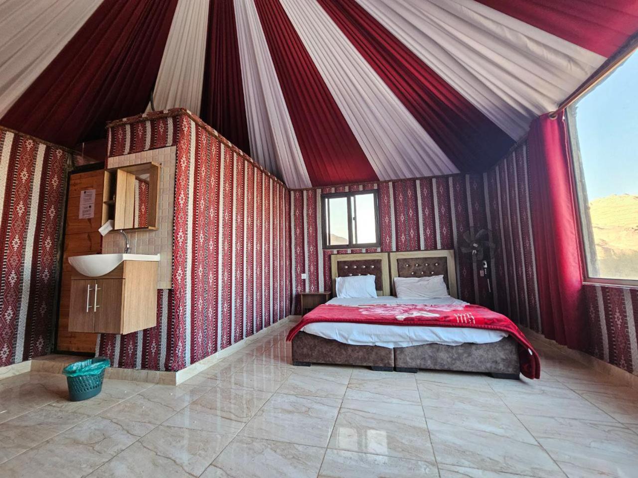Beduin Star Trail Camp Bed and Breakfast Wadi Rum Eksteriør billede