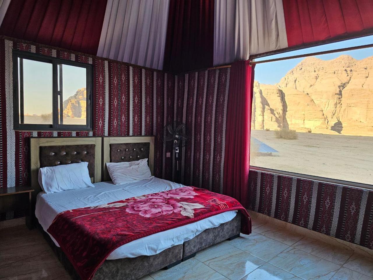 Beduin Star Trail Camp Bed and Breakfast Wadi Rum Eksteriør billede