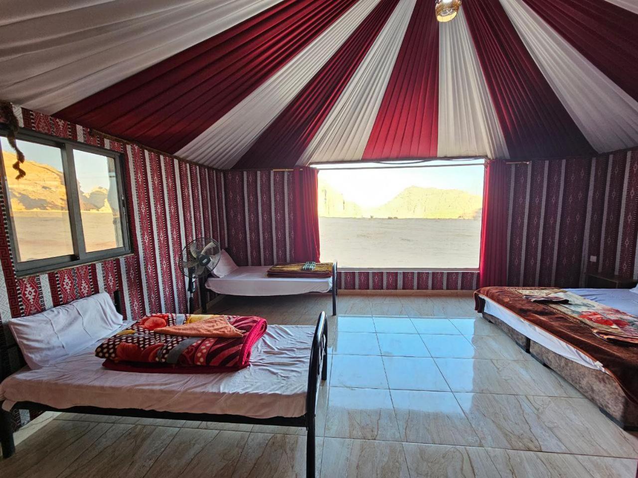 Beduin Star Trail Camp Bed and Breakfast Wadi Rum Eksteriør billede