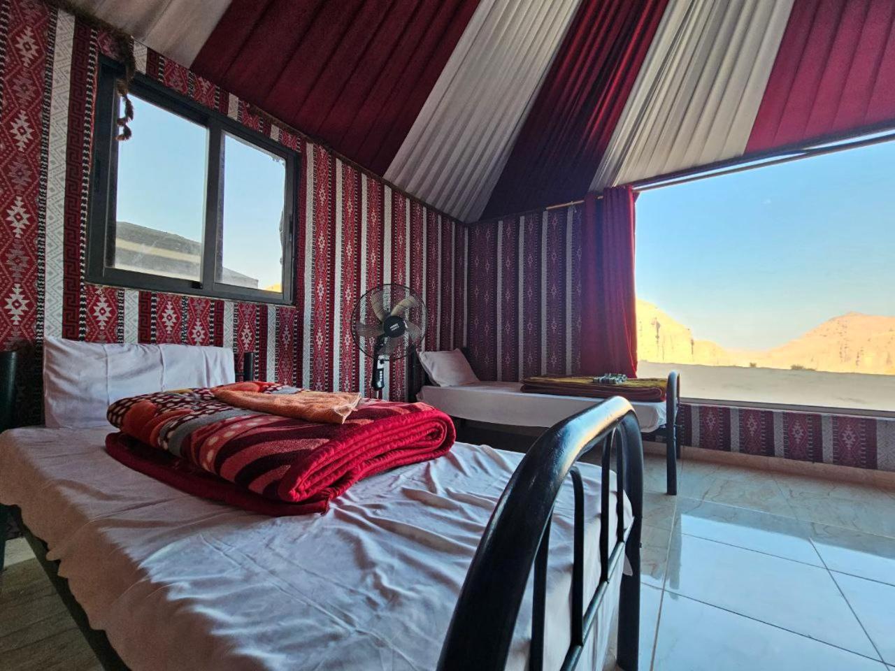Beduin Star Trail Camp Bed and Breakfast Wadi Rum Eksteriør billede