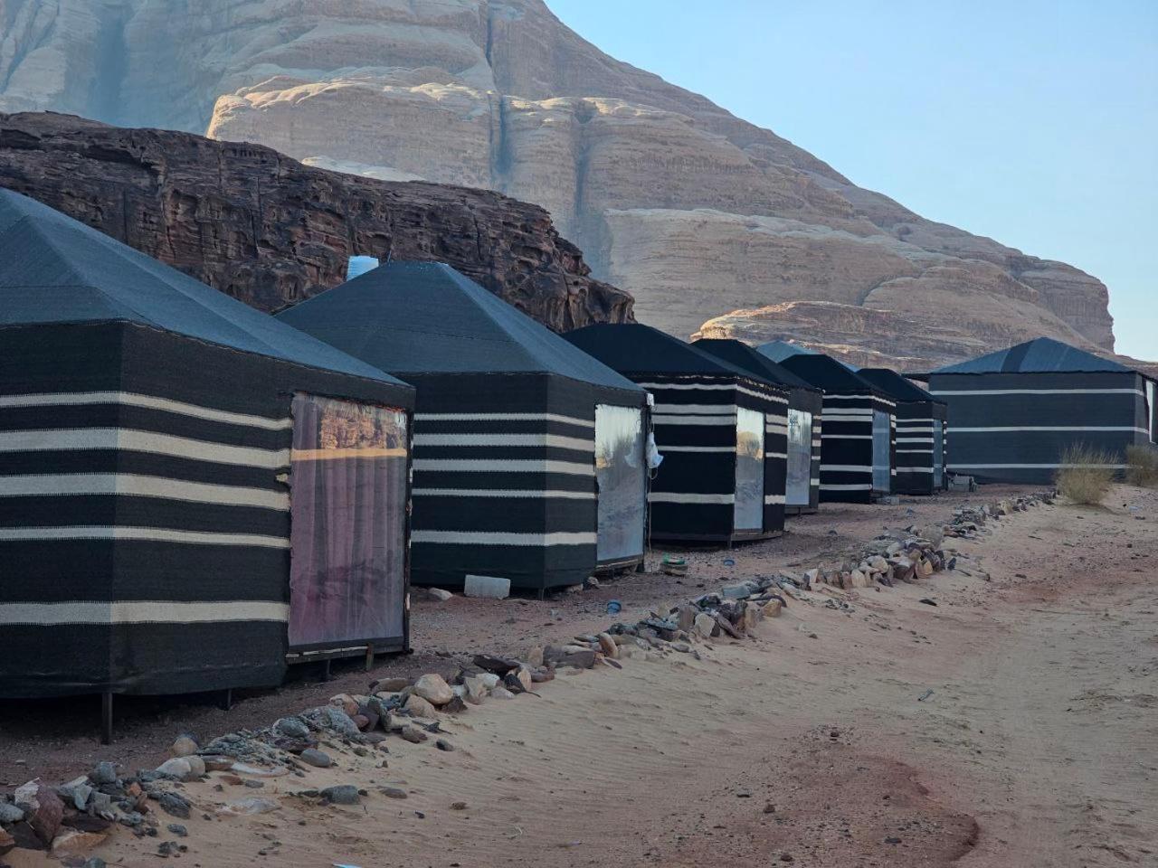 Beduin Star Trail Camp Bed and Breakfast Wadi Rum Eksteriør billede