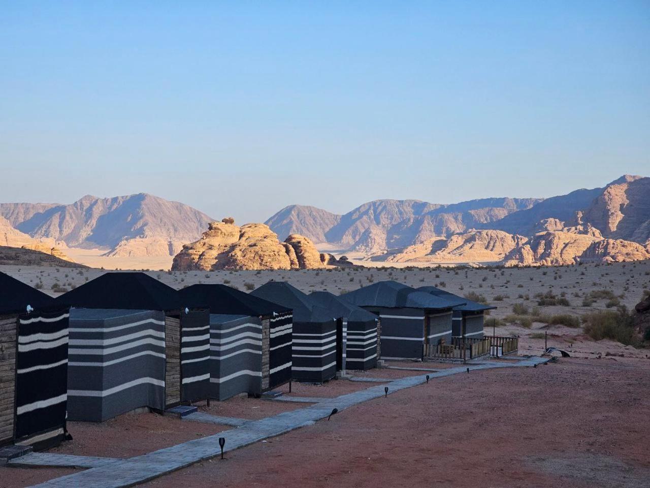 Beduin Star Trail Camp Bed and Breakfast Wadi Rum Eksteriør billede