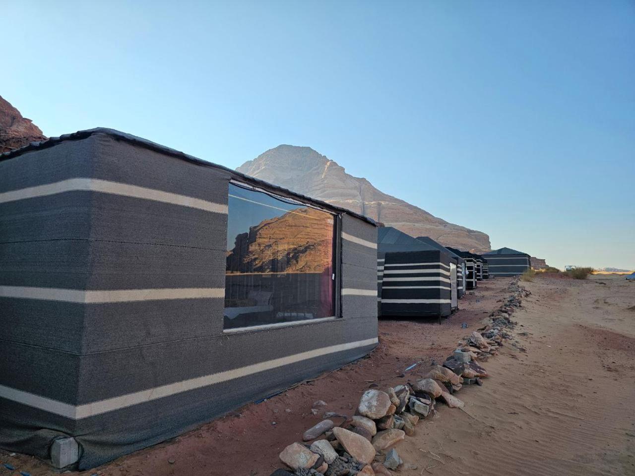Beduin Star Trail Camp Bed and Breakfast Wadi Rum Eksteriør billede
