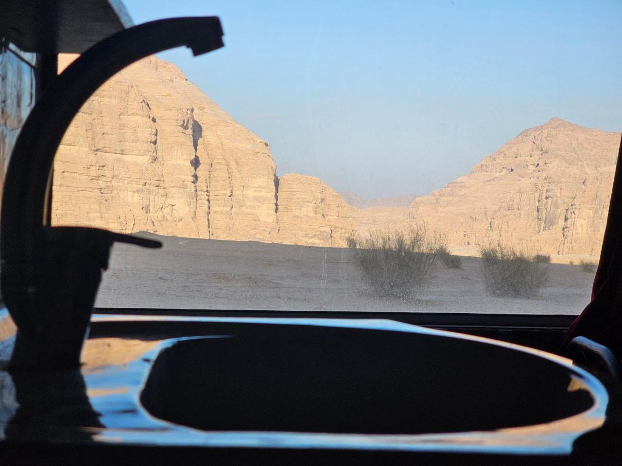 Beduin Star Trail Camp Bed and Breakfast Wadi Rum Eksteriør billede